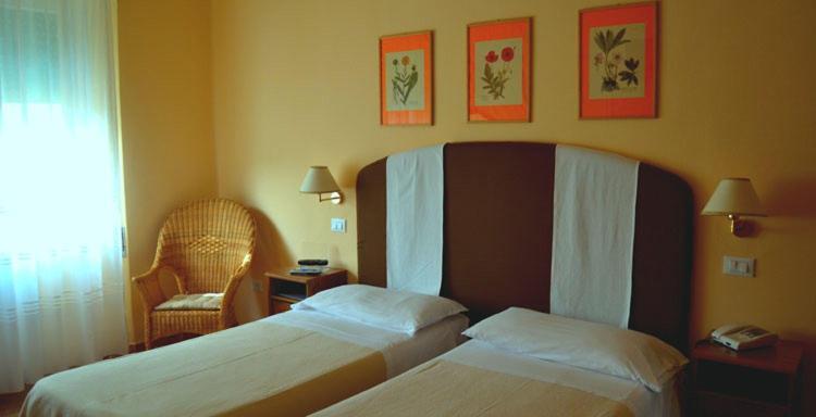 Hotel Ausonia Фоллоника Экстерьер фото