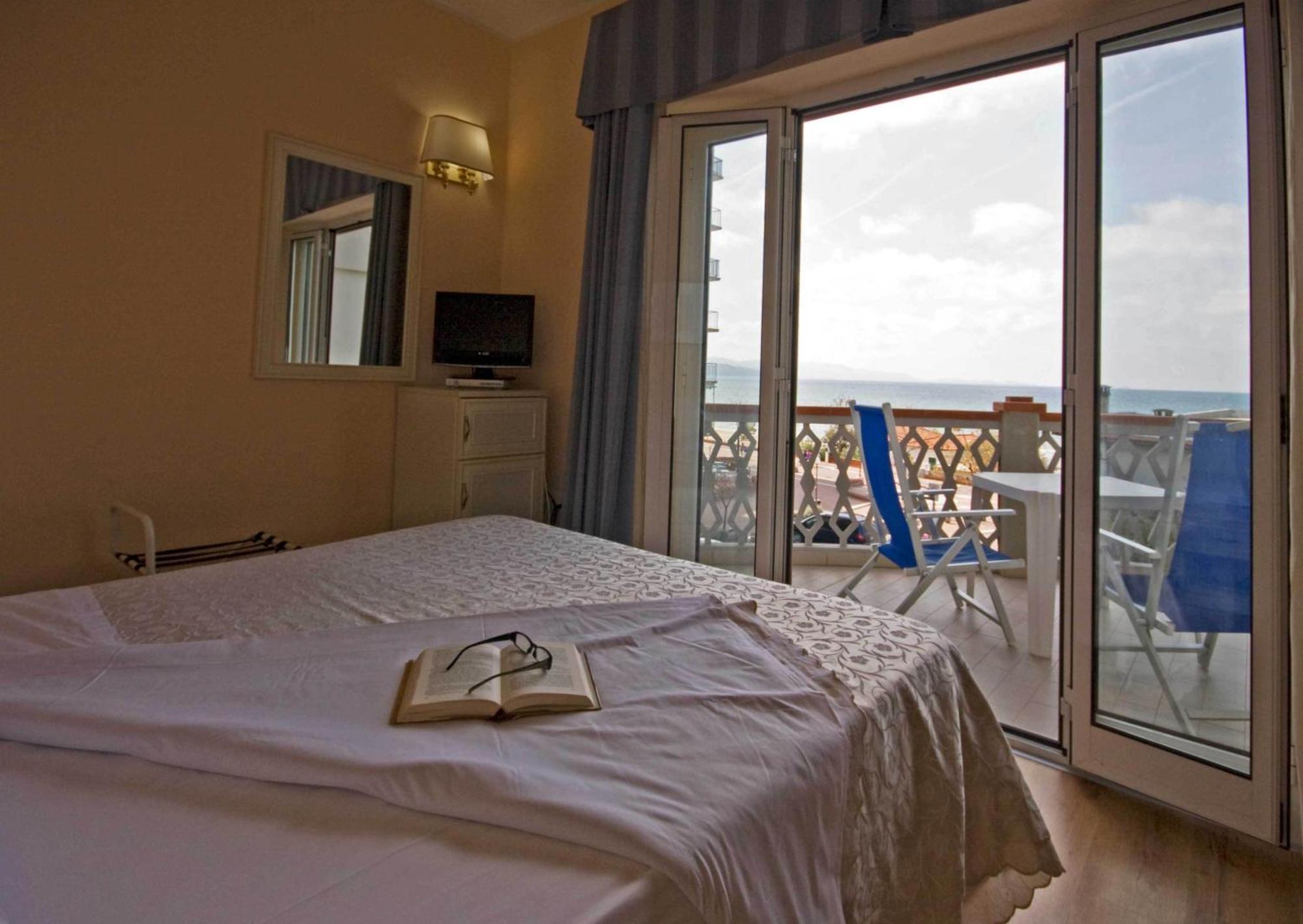 Hotel Ausonia Фоллоника Экстерьер фото